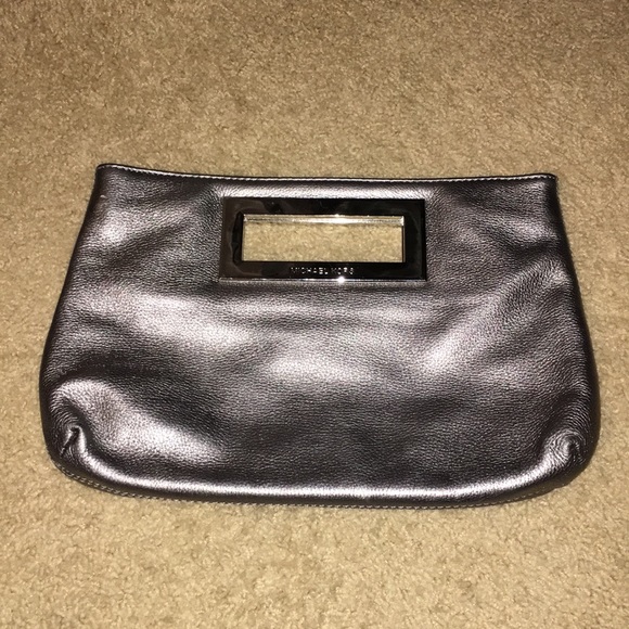 MICHAEL Michael Kors Handbags - EUC MICHAEL Michael Kors clutch